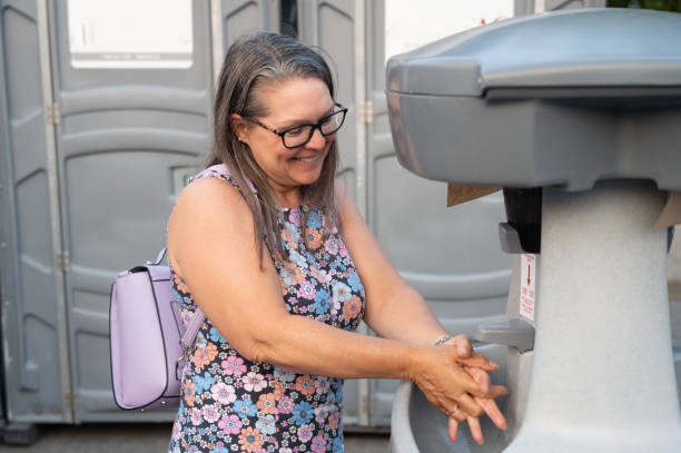 Best Luxury portable toilet rental  in Evart, MI